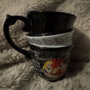 Alice in wonderland Disney’s live in wonderland tea cup Disney park exclusive